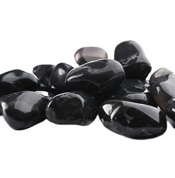 agate noire pierre roulée